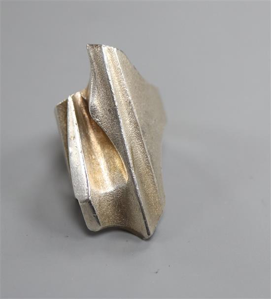 A 1990s Finnish Bjorn Weckstrom for Lapponia sterling dress ring The Shuttle, Size I.